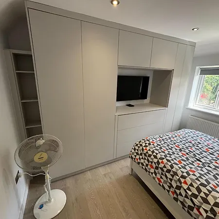 Luxurious Shared Home - Self Check-In, Free Street Parking Watford  Exterior photo