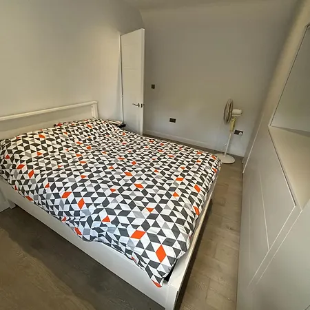 Luxurious Shared Home - Self Check-In, Free Street Parking Watford  Exterior photo