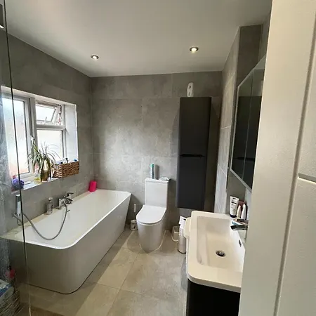 Luxurious Shared Home - Self Check-In, Free Street Parking Watford  Exterior photo