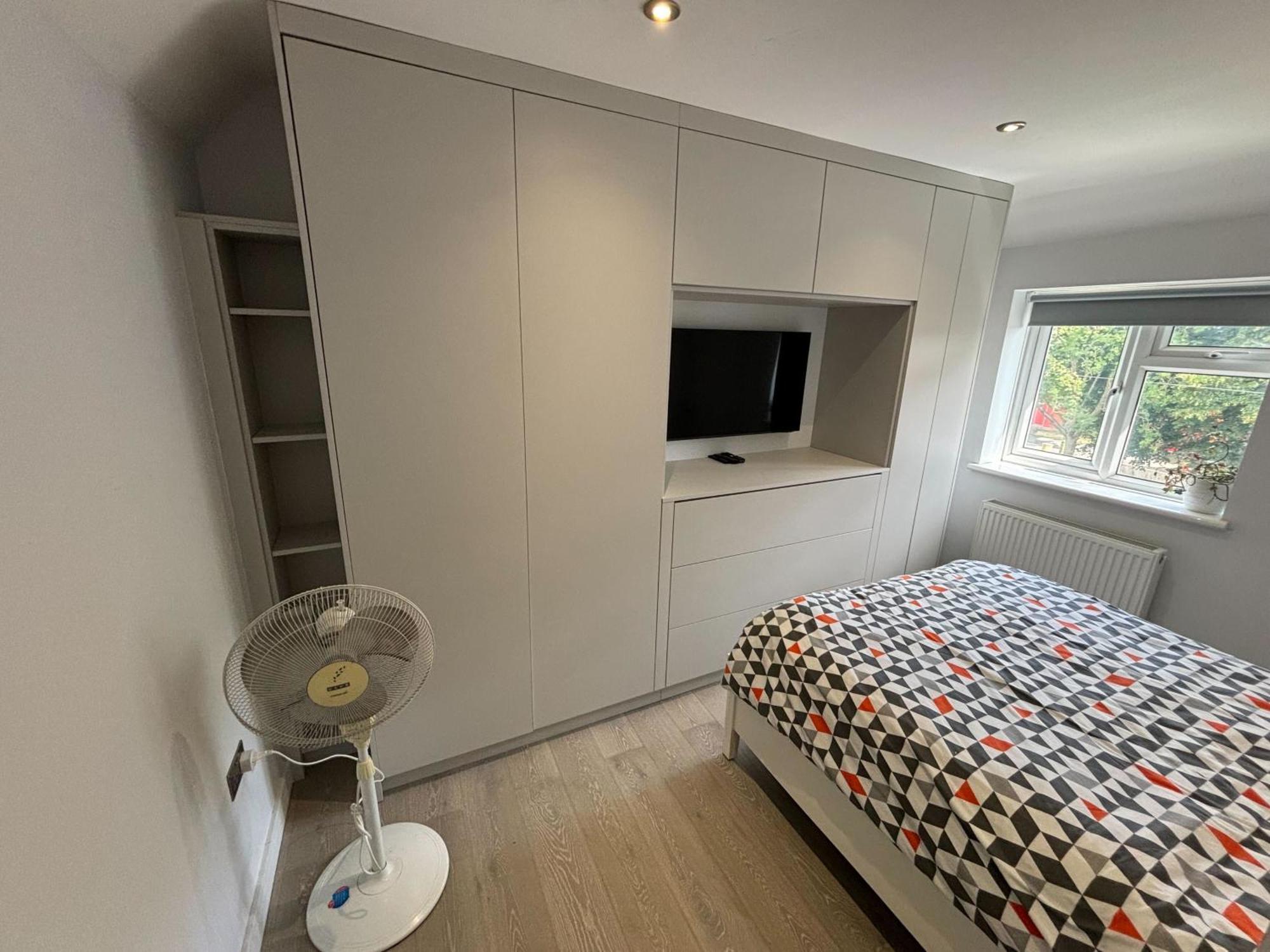 Luxurious Shared - Self Check-in, Free Street Parking * Watford (Hertfordshire)
