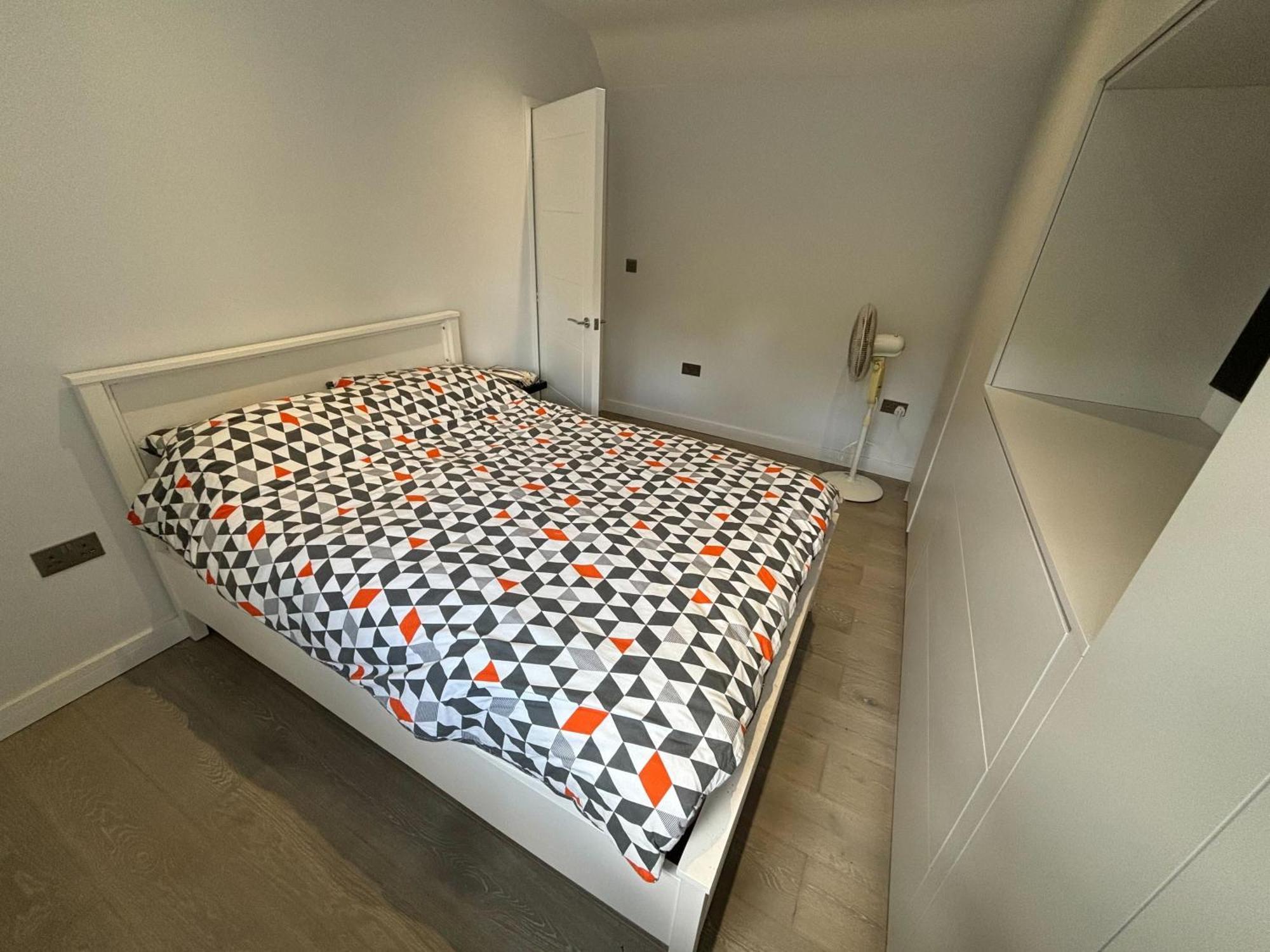Luxurious Shared - Self Check-in, Free Street Parking