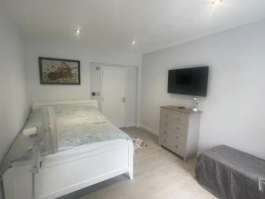 Homestay Luxurious Shared - Self Check-in, Free Street Parking